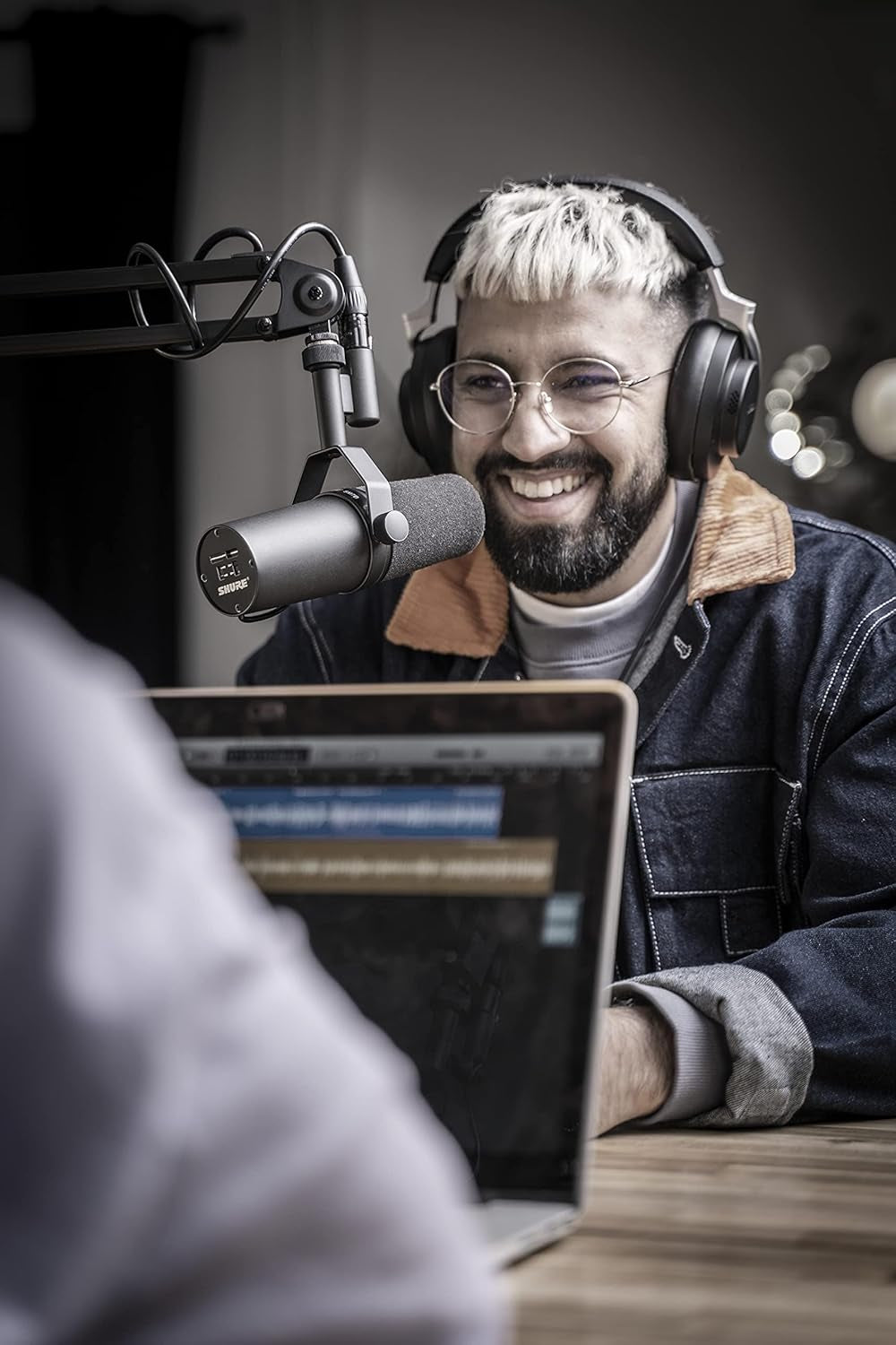 SM7B Microphone - Vocal Dynamic Studio Mic for Broadcast, Podcast, Recording, Gaming & Streaming, XLR, Rugged Construction, Detachable Windscreen, Smooth Sound, Warm Vocals, Wide-Range Frequency